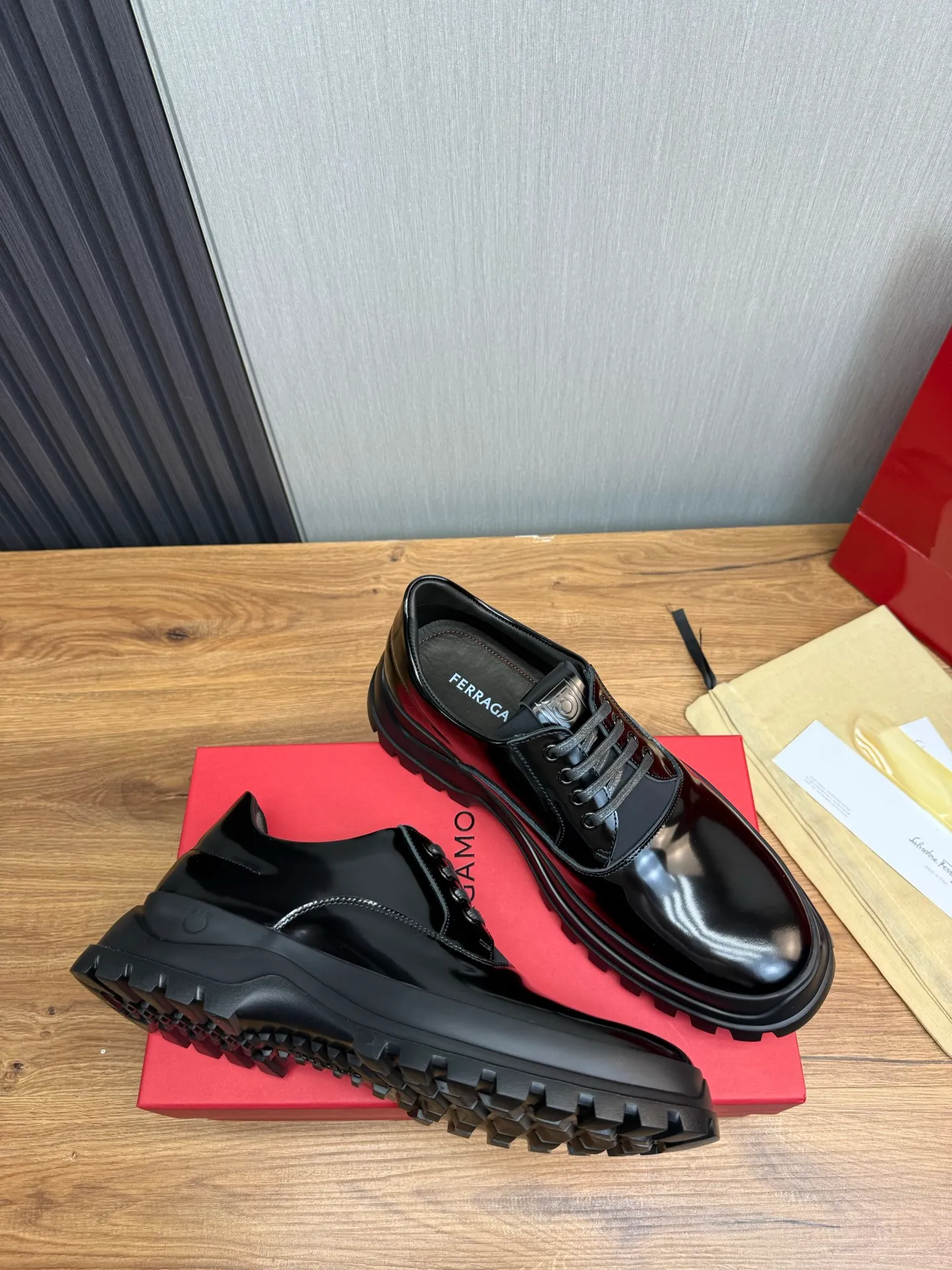 Men's shoes 💰880💰 Ferragamo. [Ferragamo] Men's Loaf leather shoes, the latest hot style, 1:1 original purchase quality, top quality, imported open-edge beaded cowhide leather on the upper, hand-made three-dimensional stitching highlights the round toe design, the inner feet are made of imported cowhide, with original wear-resistant rubber outsole, matching code 39-44, (38, 45 custom-made, non-refundable)